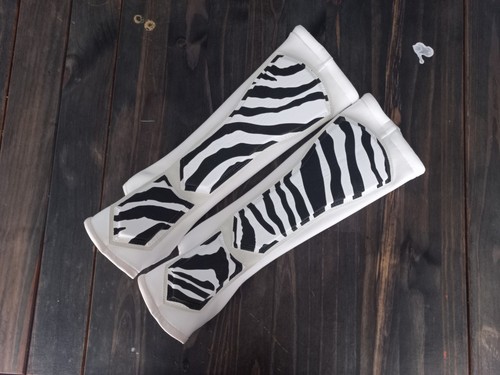 White zebra textured - white,