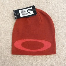 BNWT red Oakley ellipse beanie