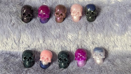 Mini resin skulls - resin, a