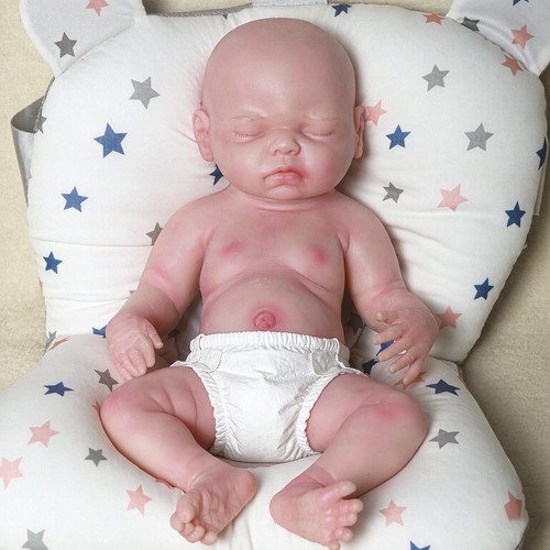 Newborn girl closed eyes - 15.7",