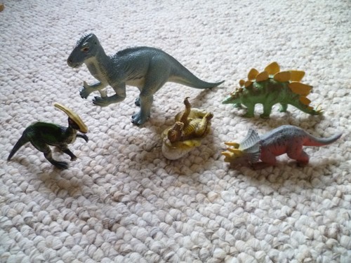 Dinosaur figures bundle from