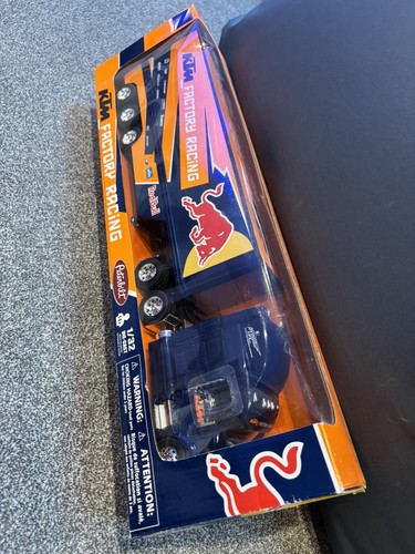 Peterbilt truck red bull - peterbilt,
