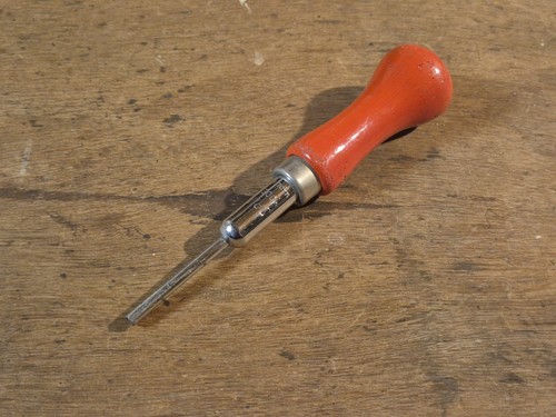 Vintage spiralux push - push, pin