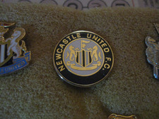 RARE OLD NEWCASTLE UNITED FOOTBALL CLUB (4) ENAMEL BROOCH PIN BADGE