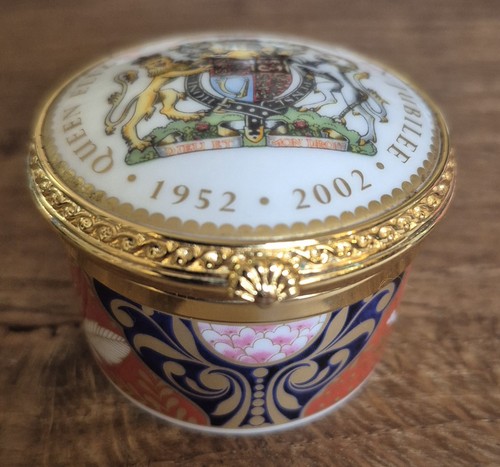 Royal worcester queen - worcester,