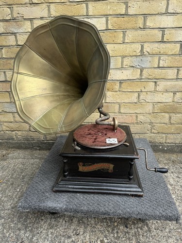 Antique gramophone lodphone - /,