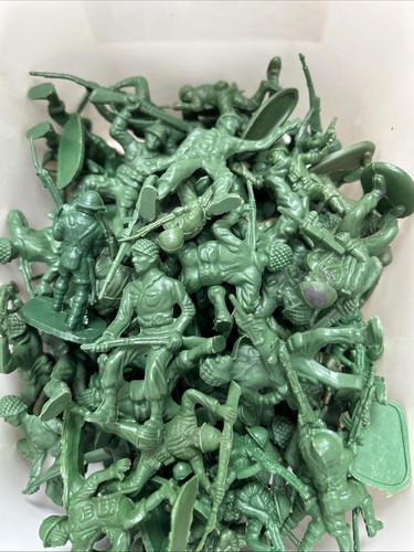 Green plastic soldiers - 97,