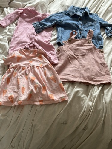 Months baby clothes - 0-3,