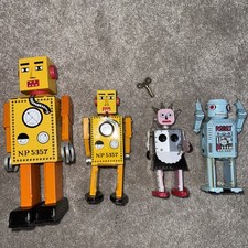 4 X Tinplate Clockwork Robots With 1 Key. All Walk. Vintage (b1)