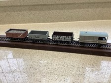 OO Gauge Hornby Coal Wagons And Brake Van