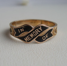 Edwardian H/M 1906 9K Carat Gold Black Enamel 'In Memory Of' Mourning Hair Ring