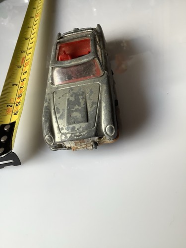 Corgi silver james bond - james,