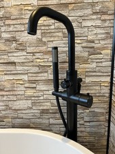 Arezzo Matt Black Freestanding