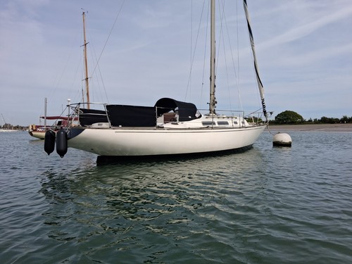Hustler sailing yacht - sailing,
