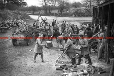 F007701 Land Girls of Timber