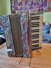 Alvari Vintage Accordion In
