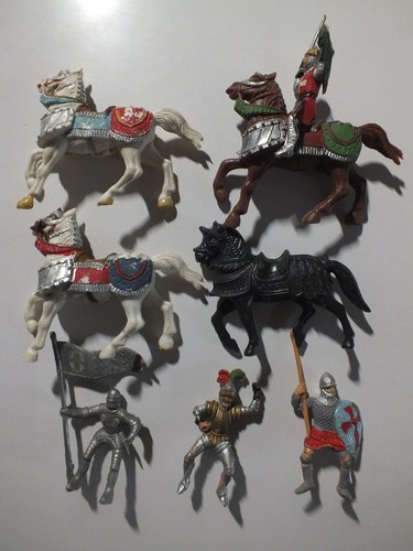 58mm plastic figures - 8x,