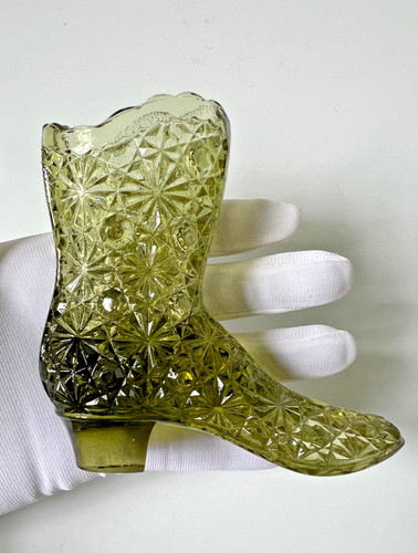 Vintage fenton green glass - green,