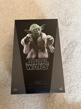 Hot Toys MMS369 1/6 Scale Star Wars the Empire Strikes Back Master Yoda Figure