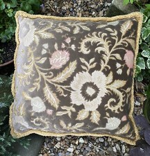 Vintage/Antique Beautiful Damask Velvet Floral Gold Tassel Cushion.