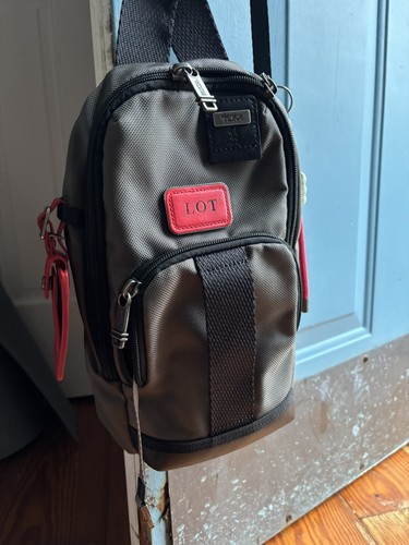 Nwt tumi fife - fife, sling