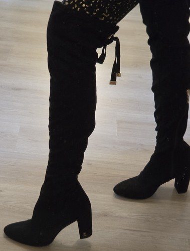 Gorgeous juicy couture knee - gorgeous,