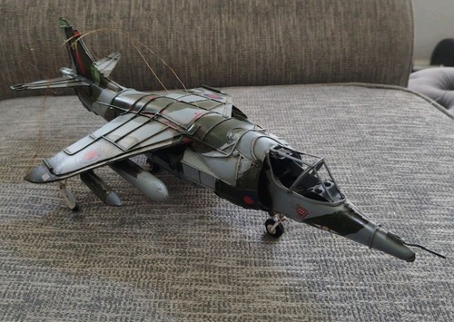 Scale diecast model - diecast, of