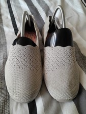 Sketchers lux Women's Foam Sliders Size 5 Light Grey Good Condition Lace Top