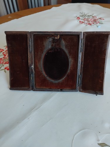 Antique leather folding - ,