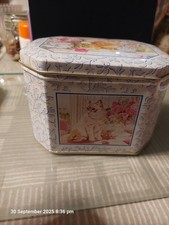 Decorative tin with cat design - used - very good condition