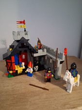 Vintage 1986 LEGO set, Part Of The Castle Theme Guarded Inn/Town Wall Tavern