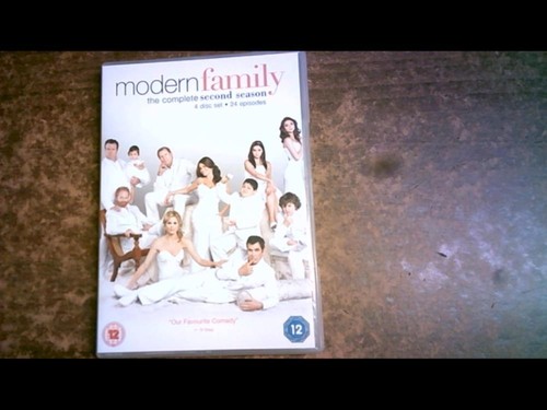 Modern family second season - modern,