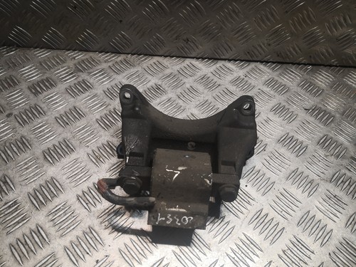 Mercedes benz gearbox mount - mercedes-benz,