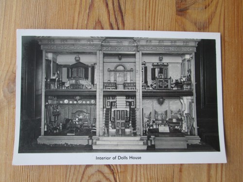 Postcard interior dolls - interior,