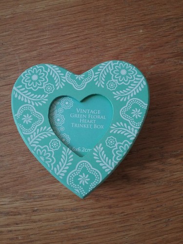 Wooden heart shaped trinket - shaped,