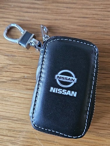 Black nissan keyring - 1,