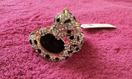 Beautiful gold tone and jet - beautiful,