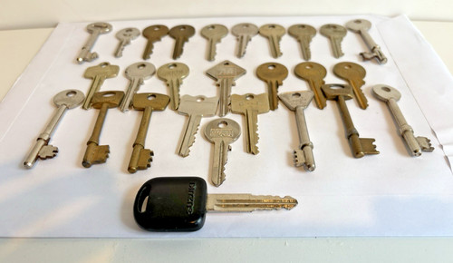 Joblot old keys yale - keys,,