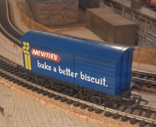 Hornby mcvities blue lwb box - blue,