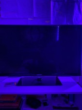 Samsung UE40D5520 40” Smart TV — Powers On, Needs Fixing (For Parts)