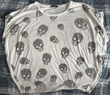 Ladies Skull Top Size S/M 8/10