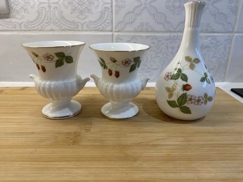 Wedgwood wild strawberry bud - wedgwood,