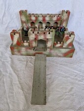 VINTAGE CAMOUFLAGE TRI-ANG 'BOX AWAY' WOODEN TOY FORT-LINES BROS + 19 SOLDIERS.