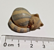 Small sleeping cat vintage