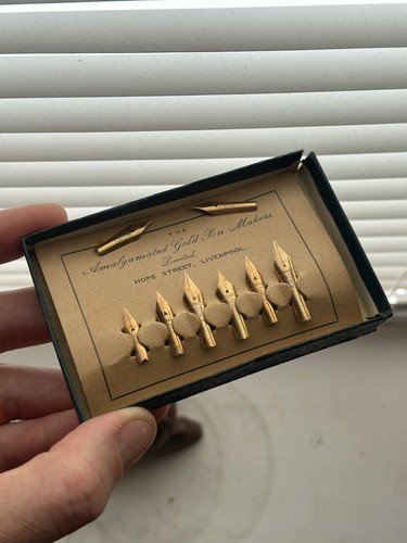 14ct solid gold fountain pen - gold,