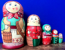 MATRYOSHKA NESTING DOLLS