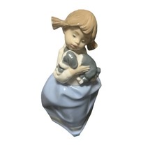 Nao Lladro Porcelain Figurine