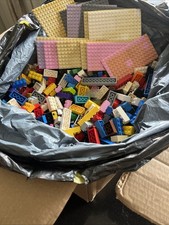 4kg+ LEGO BRICKS 2x2 2x4 2x6 -HEAVILY USED DAMAGED MARKED ETC. Read description