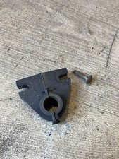 1 X Front Axle Plastic Runner Mount from a John Deere JS63 Lawn Mower (196)