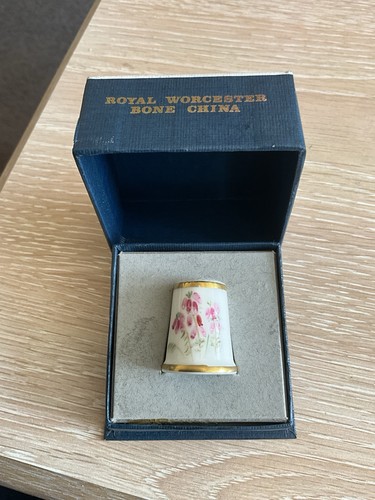 Royal worcester flower thimble - worcester,